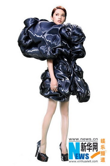 杨丞琳重拍王菲经典歌《暗涌》MV 林夕全新填