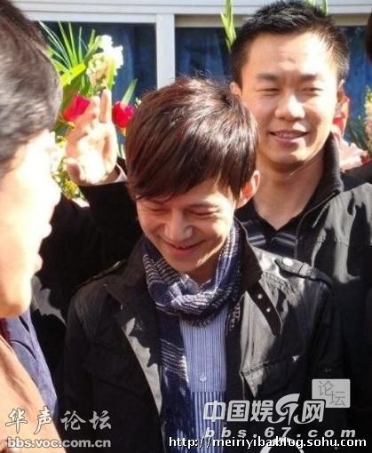 黄磊刘欢何炅明星当老师的课堂照 谁最有范儿