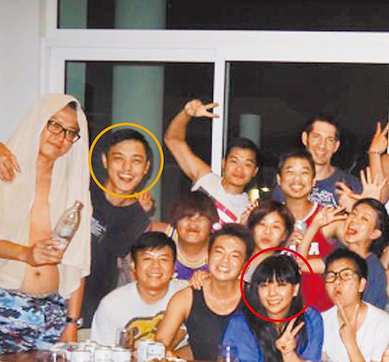 张惠妹(红圈处)日前带员工到普吉岛旅游