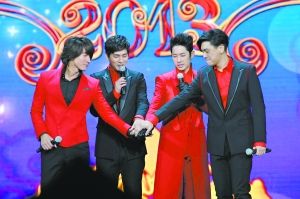 　　F4十年后从青涩变熟男。