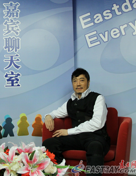 台湾知名音乐人小虫(陈焕昌)做客东方网
