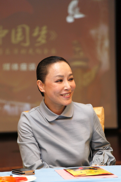 女高音歌唱家胡晓玲。