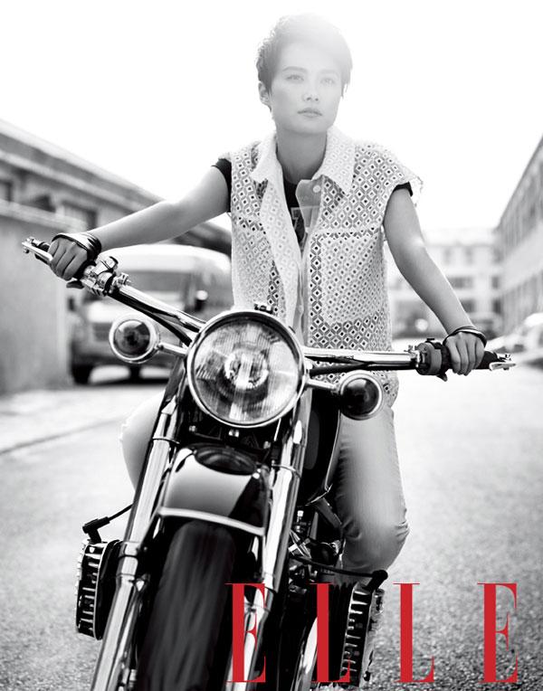 李宇春《ELLE》内页图五