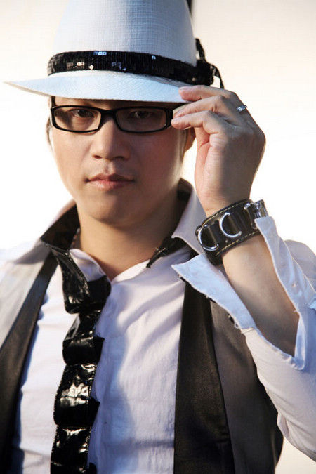 骆驼强子单曲《爱之眼》绝妙曲调打造经典情歌