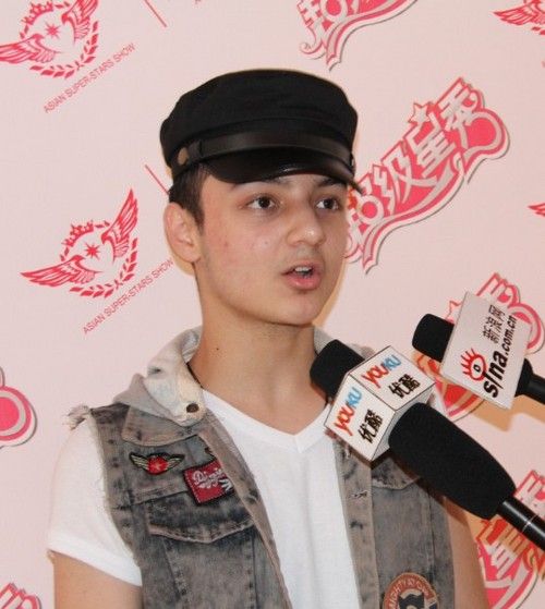 超级星秀即将开幕 阿尔法小宝助阵总决选_音乐