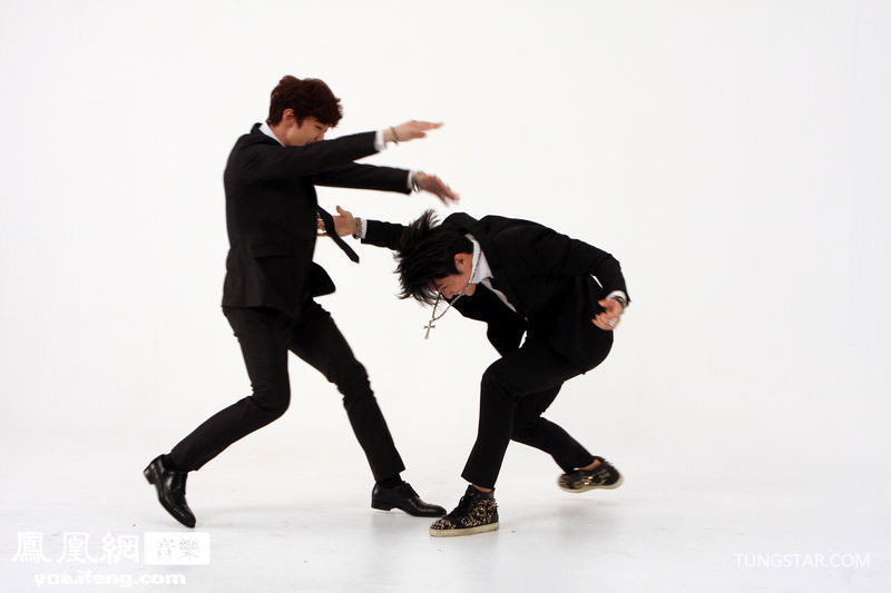 吴建豪与2pm俊昊合拍mv 初次见面上演"扭打"戏码