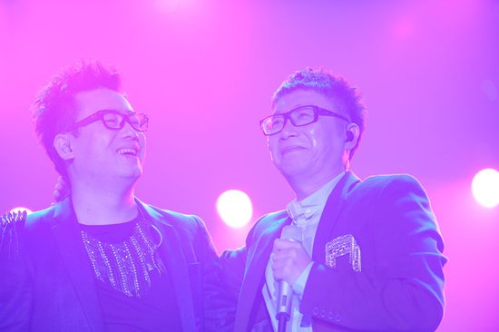 韩雷庞龙演唱会大获成功全力以赴拼蛇年春晚