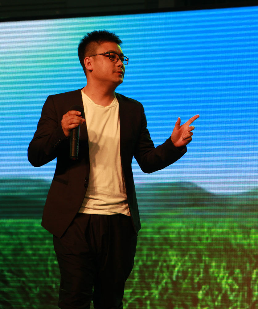 韩雷歌友会遇疯狂粉丝祝福"中国梦"