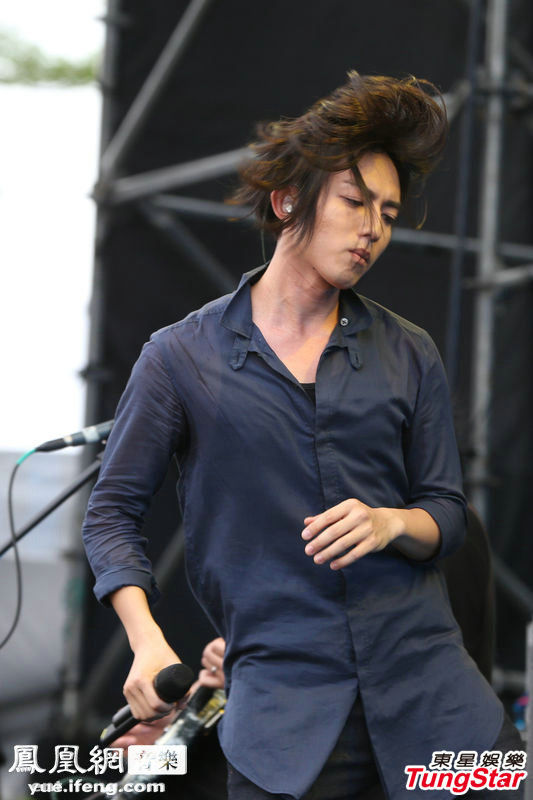 林宥嘉挑战中分半长发野性表演摇滚范儿十足
