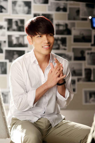 杨宗纬台风天拍新歌mv200张笑脸堪称最诚恳之作