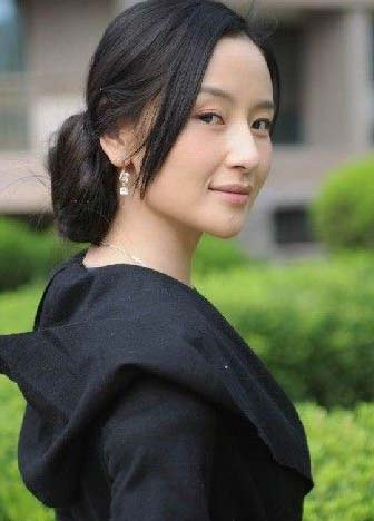 王学兵前妻孙宁新恋情首曝光机场缠绵摸臀