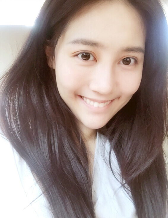 90后最美女留学生性感私照曝光 双腿修长(图)