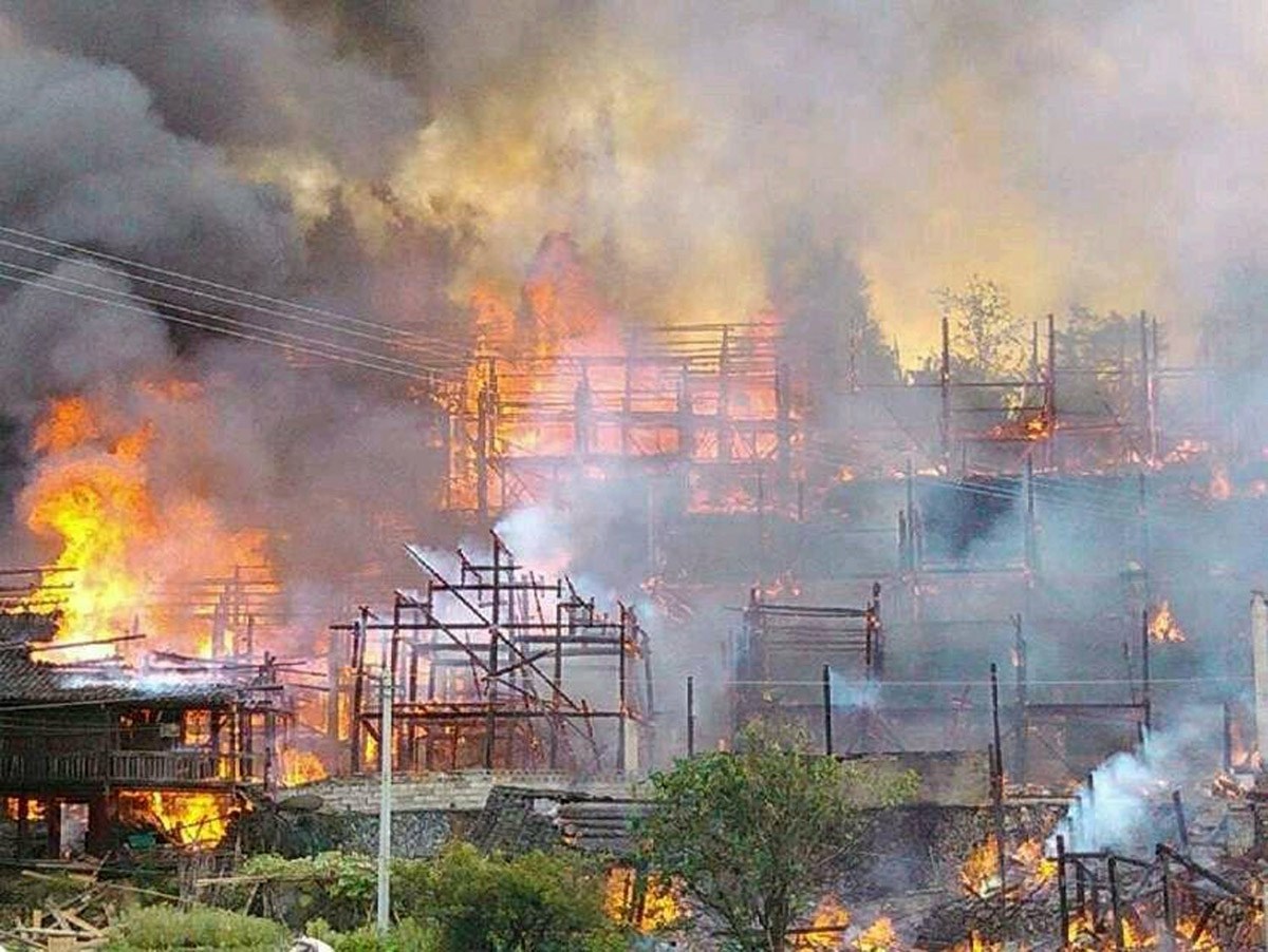 湖南靖州县发生特大火灾 58户房屋被烧毁