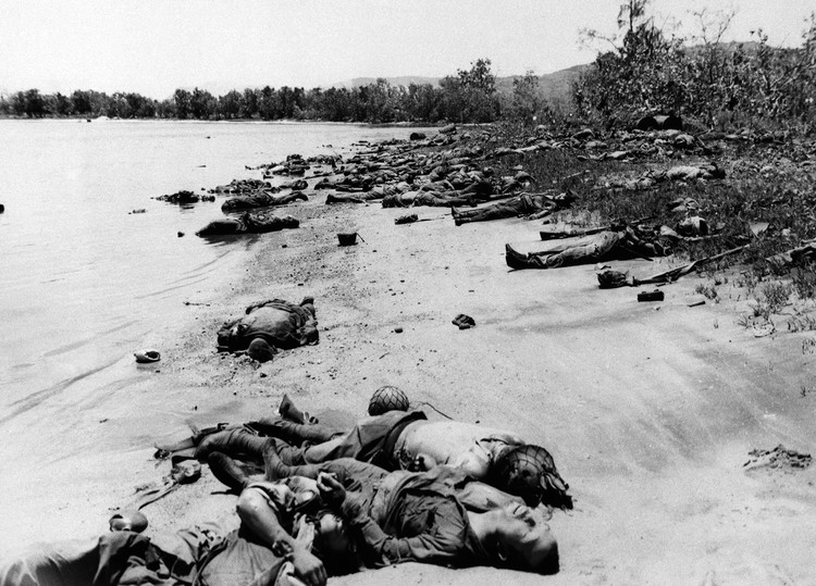 二战残酷的塞班岛战役:日军自杀冲锋尸横遍地