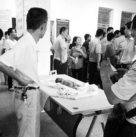 婴儿疑在医院保温箱被烤死院方曾称死于感染