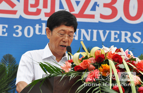 惠达卫浴董事长王惠文在致辞中表示要全面落实温总理和各级领导的重要