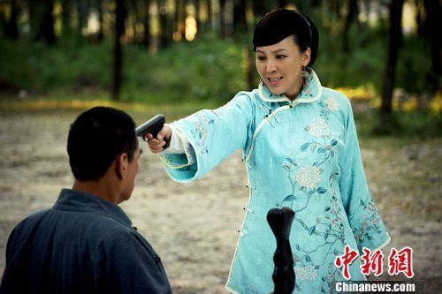 《打狗棍》于毅扮娘娘腔 喊"媳妇"把岳丽娜逗乐