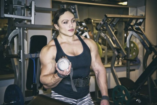俄女子练就超强肌肉身材健硕肌肉令男性汗颜