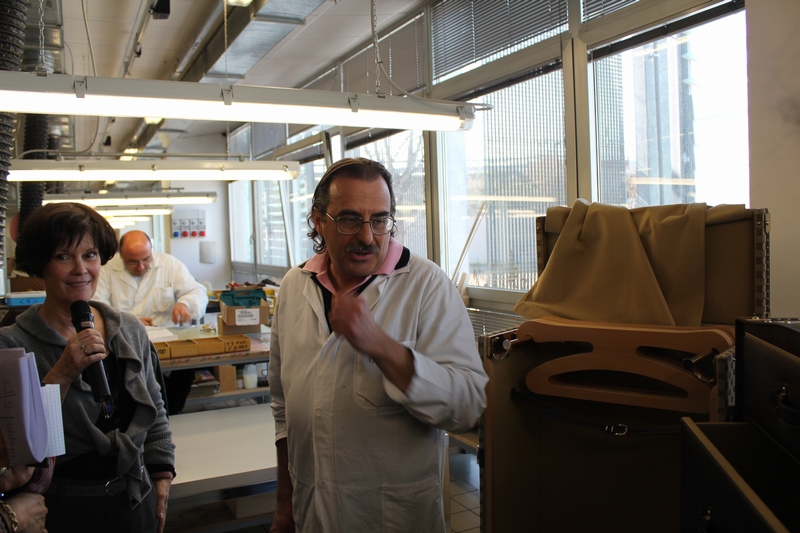 凤凰时尚独家探秘gucci工厂 手柄用料来自中国竹子