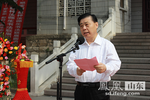 市委常委,宣传部长王永江致辞.刘念/摄4月26日,春光明媚,牡丹盛开.