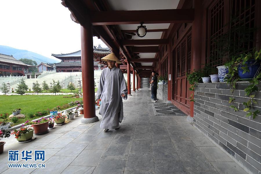 探访中国最大的女子佛学院