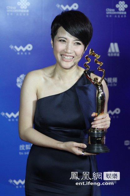 北京电影节后台颜丙燕获最佳女主角性感亮相高清大图