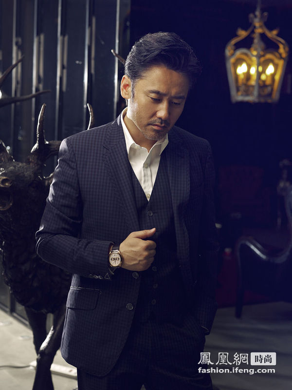 吴秀波曝写真眼神忧郁尽展熟男魅力