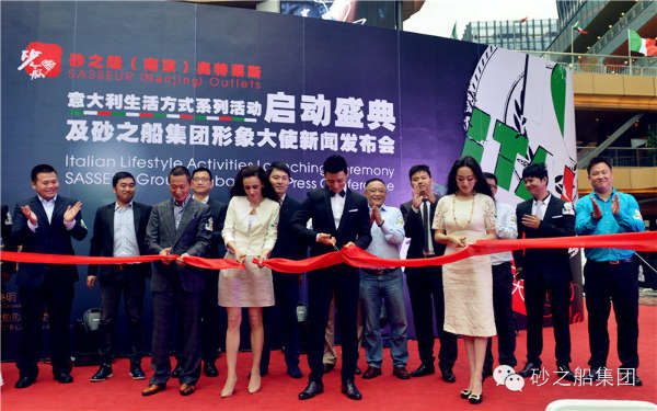 资讯 网罗天下    (从左至右:集团董事长徐荣灿先生,意大利驻沪总领馆