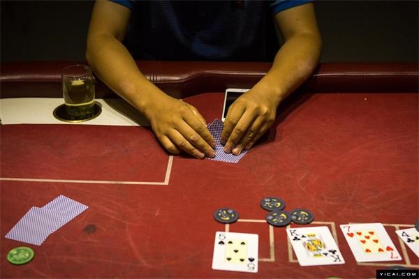 我没心情比惨,叫了几个好友打牌,不赌钱,输的最大的请大家吃面就好.