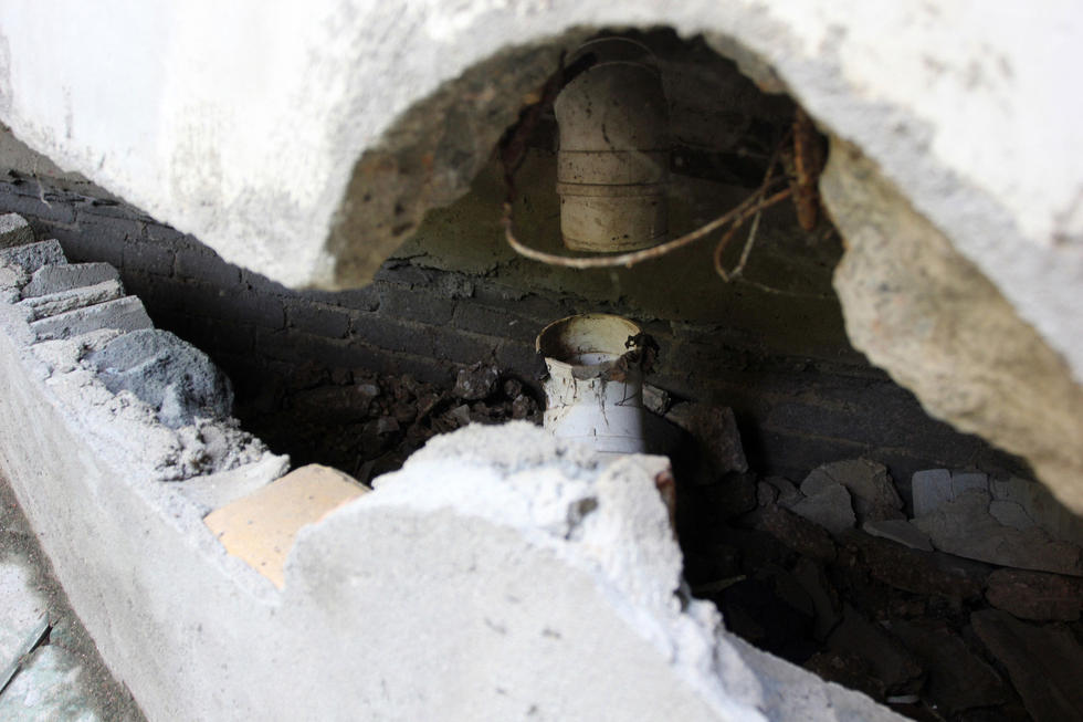 武汉一小区建成7年严重沉降裂缝宽达20厘米