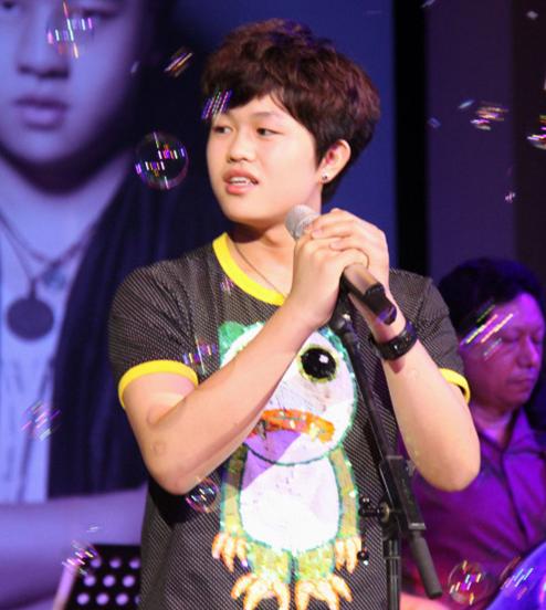 李双江与儿子昔日旧照曝光李天一涉嫌轮奸组图