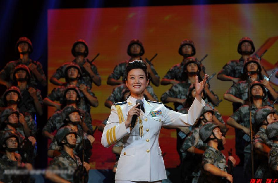 《强军战歌演唱会》在北京举行,海政文工团团长宋祖英压轴亮相