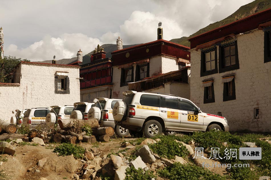 拉萨热堆寺 灌顶加持品尝寺院美食(1/10)
