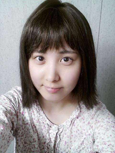 据韩国《亚洲经济》报道,少女时代成员徐贤公开了短发自拍