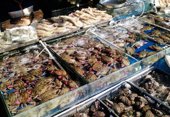 春节临近 济南海鲜逐步涨价鲍鱼价格大幅下降