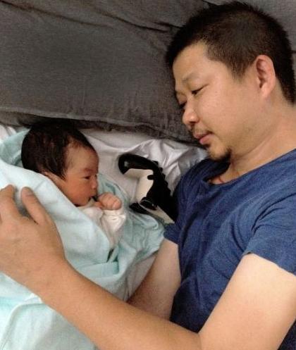 姚晨晒老公儿子熟睡照图