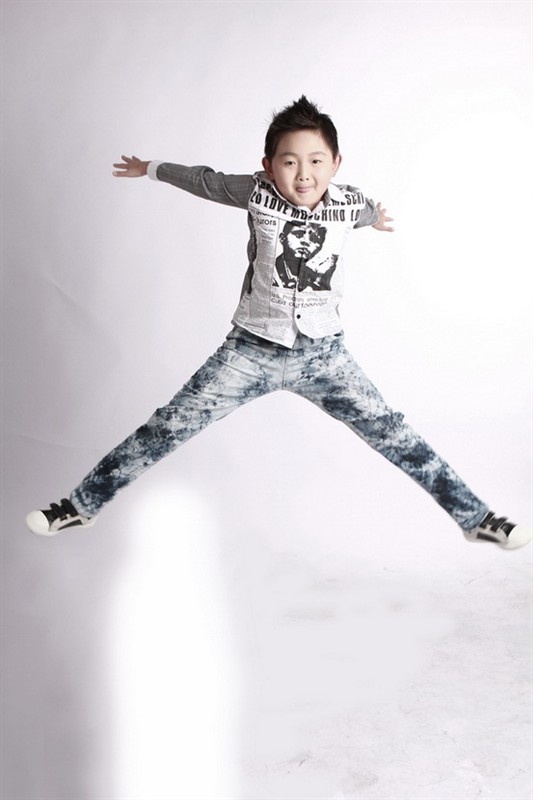 忧郁小王子罗炼羽写真