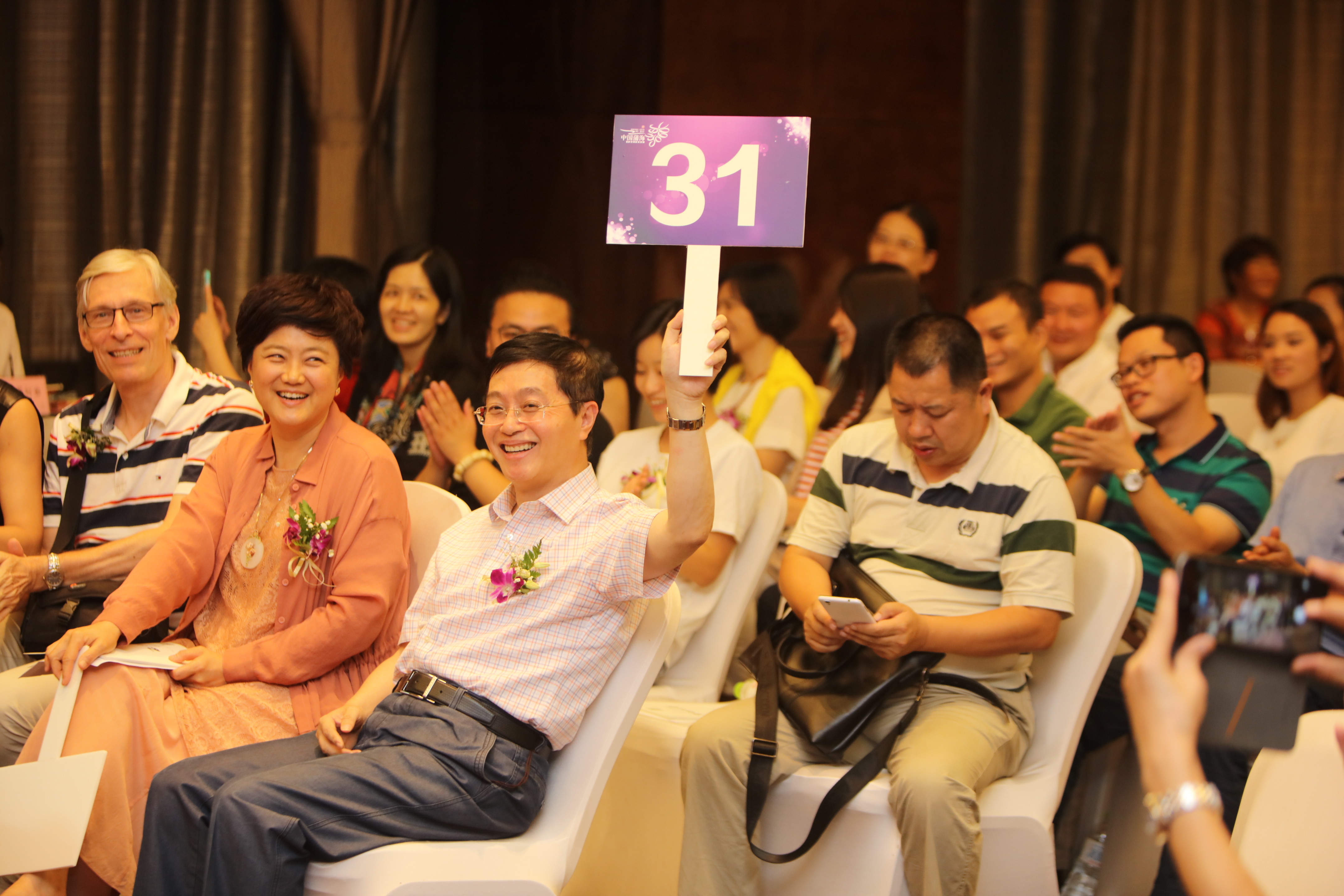 中方县5000斤百年老藤刺葡萄12日公益拍卖