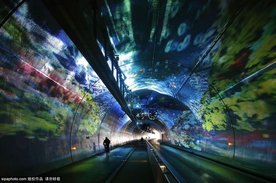 法国光怪陆离的3d光影隧道 带你走入迷人幻境