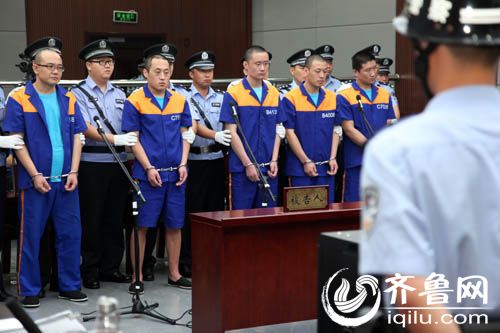 青岛平度拆迁纵火案开庭 杜群山等7被告受审