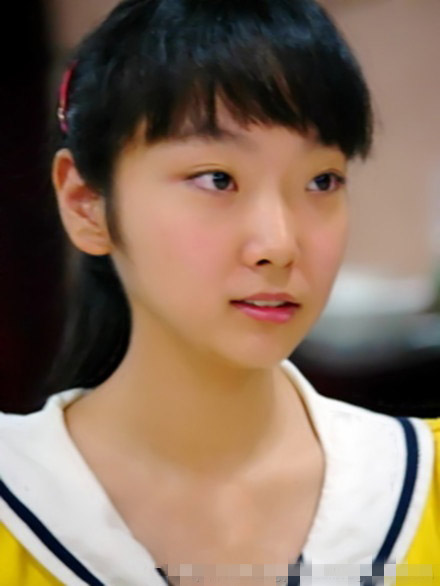 "贾宝玉"爱女欧阳雯鑫近照 丹凤眼美眉颇似父亲