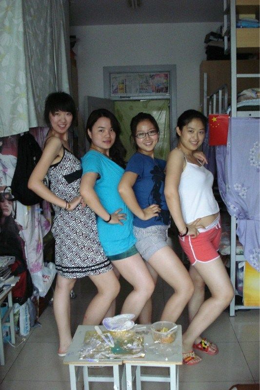 组图:当代女大学生豪放作风(12/18)