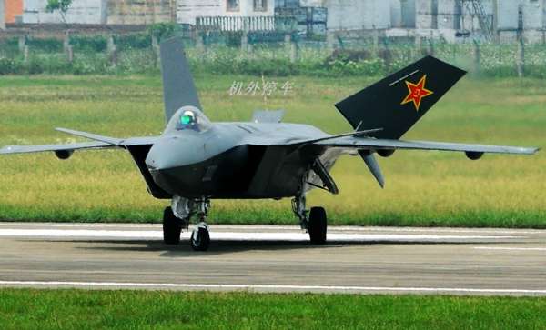 网友拍摄歼20最新试飞照