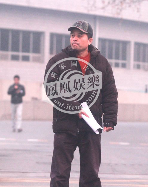 独家拍摄春晚联排毕福剑神情严肃撒贝宁煲电话粥