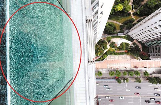 夏日暴晒住宅钢化玻璃频爆裂安装时要留伸缩空间