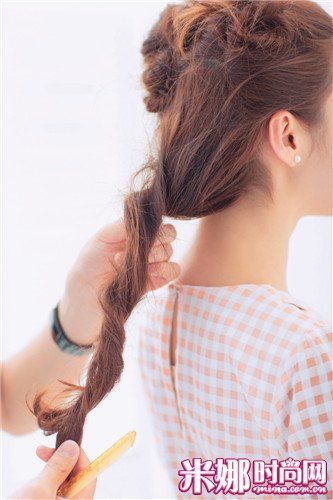 毫无违和感不规则发型凌乱羊角包