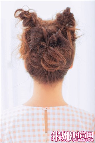 毫无违和感不规则发型凌乱羊角包