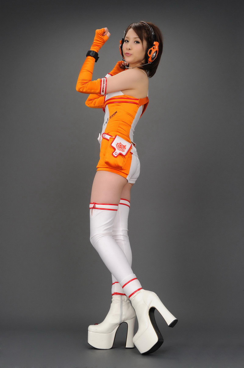 性感f1车模的亮丽写真 赛车女郎秀可爱魅力