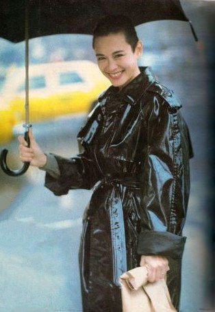 传奇超模周天娜第一个公布患艾滋病的名人