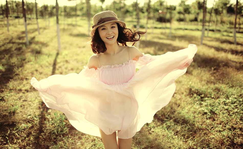 金一帆暖春帽装写真纱裙飘扬似丛林仙子高清大图